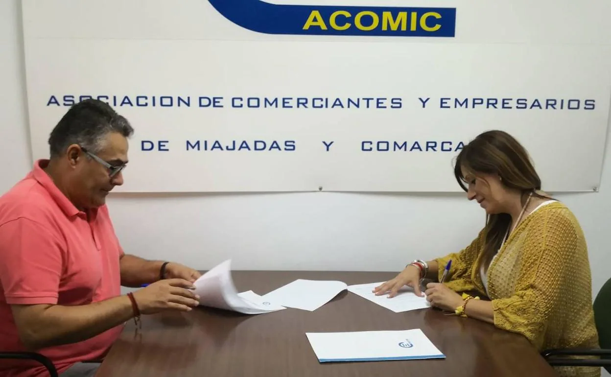 Raquel Sánchez y Sergio Borrallo firman el convenio 