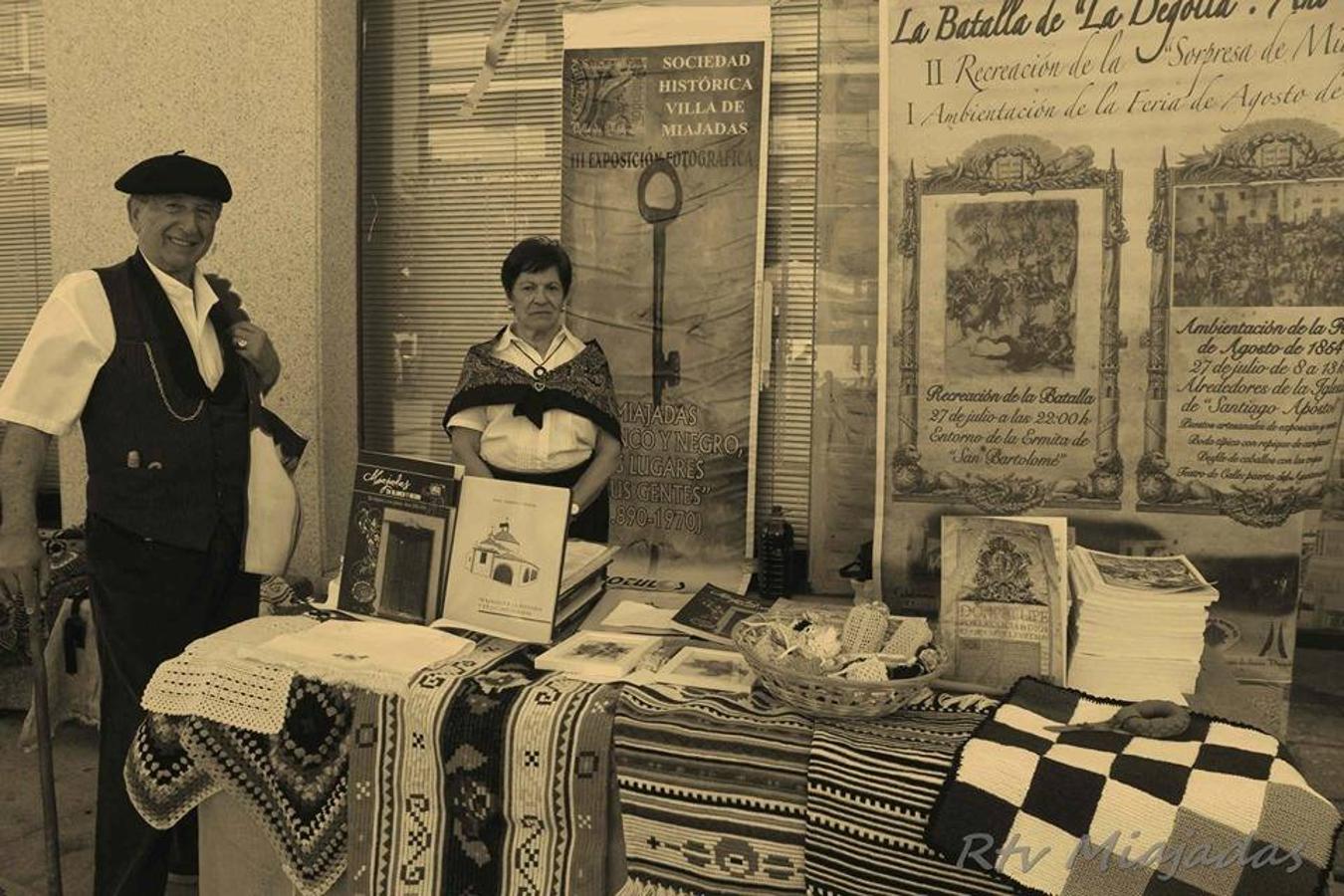 La localidad de Miajadas celebró el pasado fin de semana una bonita jornada en la que el centro del pueblo rememoró cómo eran las ferias de agosto en 1854. Decenas de vecinos, ataviados con la ropa de la época, disfrutaron de un evento singular y que estuvo orgnizado por la Sociedad Histórica Villa de Miajadas. 