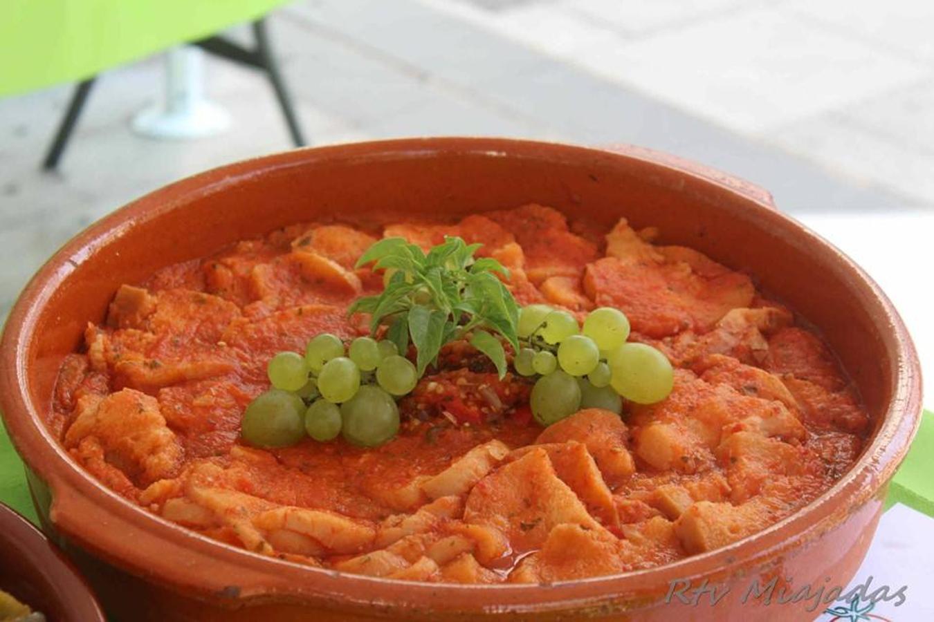 Folklore, gastronomía, música y claro está, mucho tomate. El fin de semana del 19 al 21 de julio la localidad miajadeña volvió a volcarse un año más con el alimento que caracteriza a Miajadas: el tomate. Tres días cargados de festividad en una tercera edición que mejora el nivel de años anteriores, objetivo perseguido por parte del consistorio. 