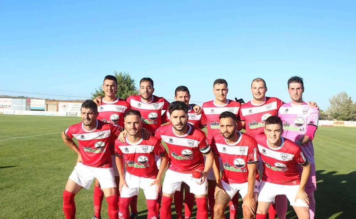 El once titular posa para los medios gráficos 