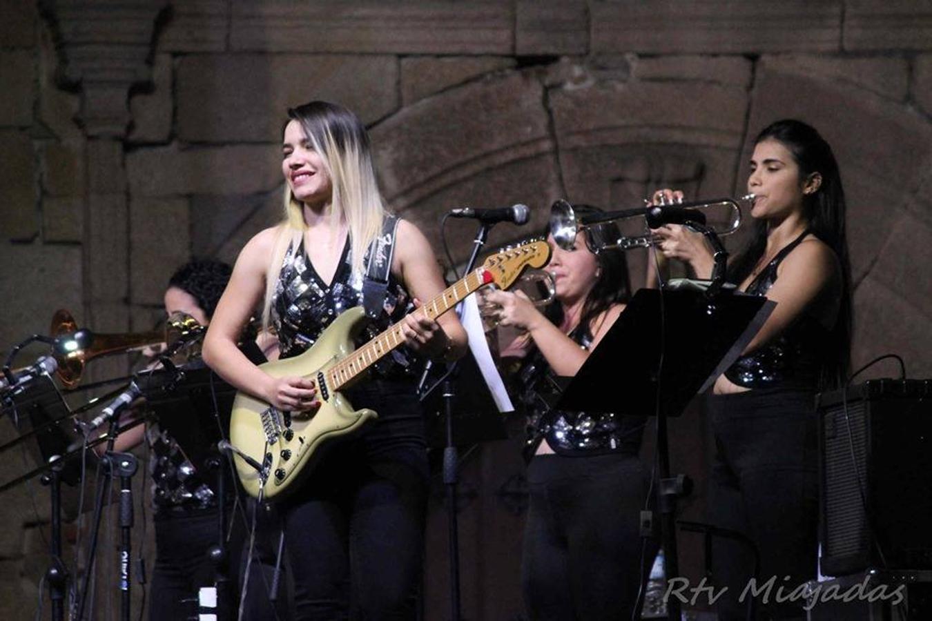 Del 10 al 12 de agosto se han celebrado en Miajadas las fiestas locales, que han llenado de color y diversión las calles de la localidad. Actividades para todos los públicos, música y un gran ambiente del que han disfrutado los vecinos de la localidad.