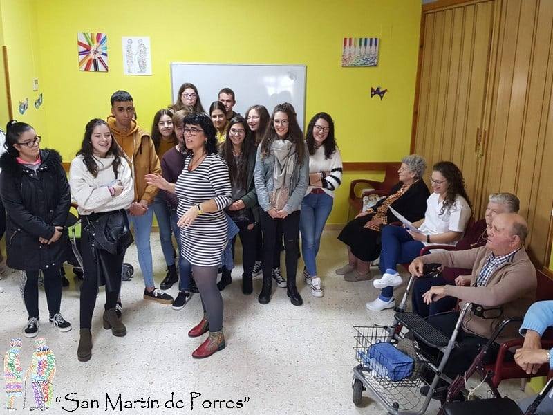 La Directora de San Martín de Porres explica el funcionamiento del centro a los alumnos de Atención Socio-Sanitaria' / 