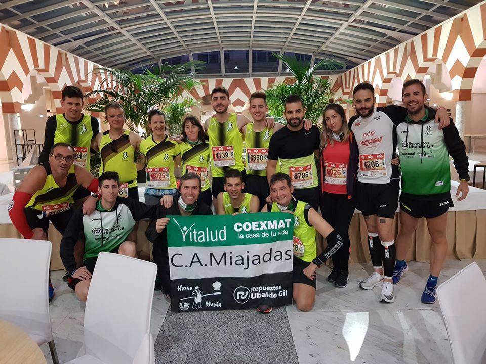 El Club de Atletismo de Miajadas en el 25 aniversario de la Media Maratón de Sevilla / 
