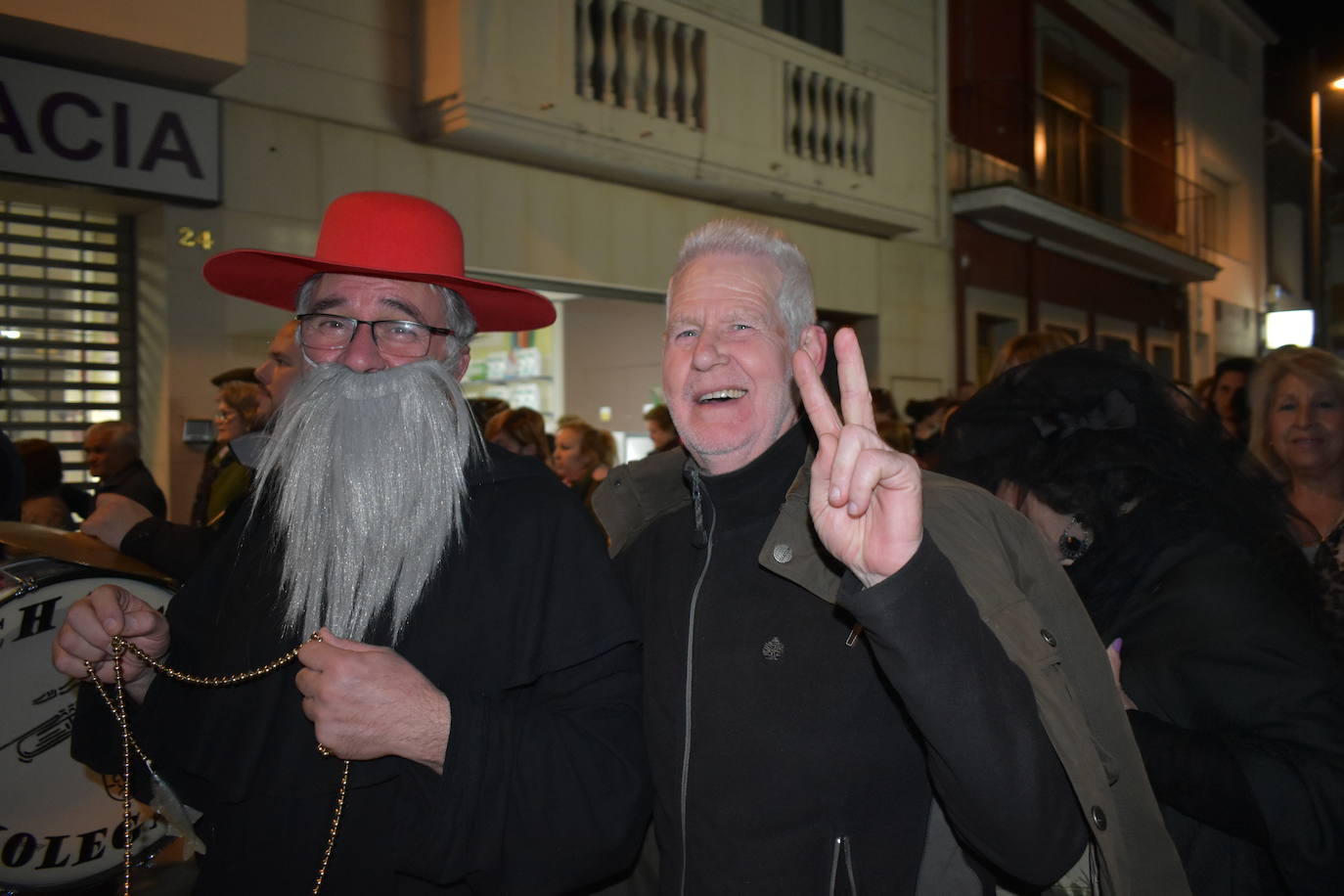 La sardina estuvo acompañada en todo momento por decenas de miajadeños 