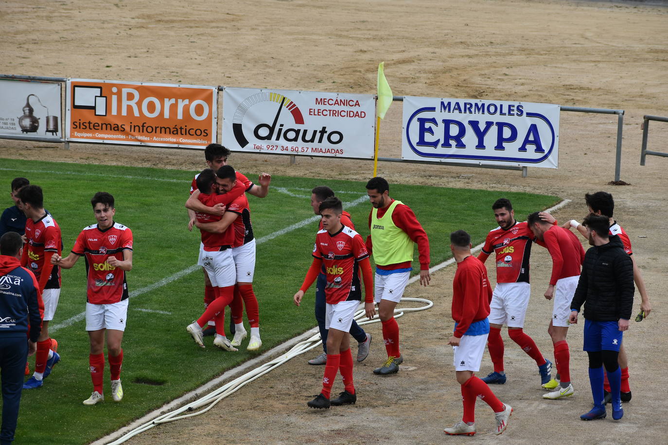 Un gol y una victoria tan deseados que hizo saltar a todos fuera del campo 