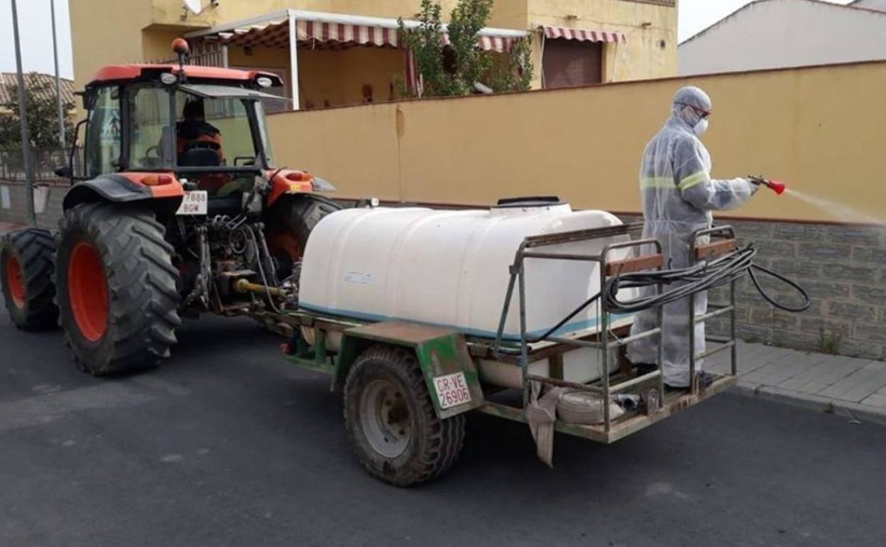 Los agricultores se han implicado en la fumigación de los pueblos extremeños 