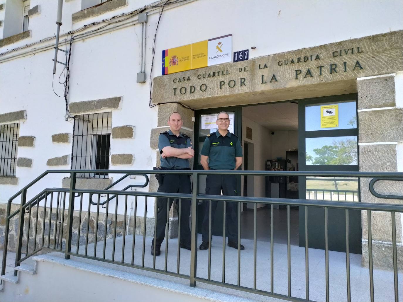 Teniente y Sargento del puesto de Guardia Civil de Miajadas 