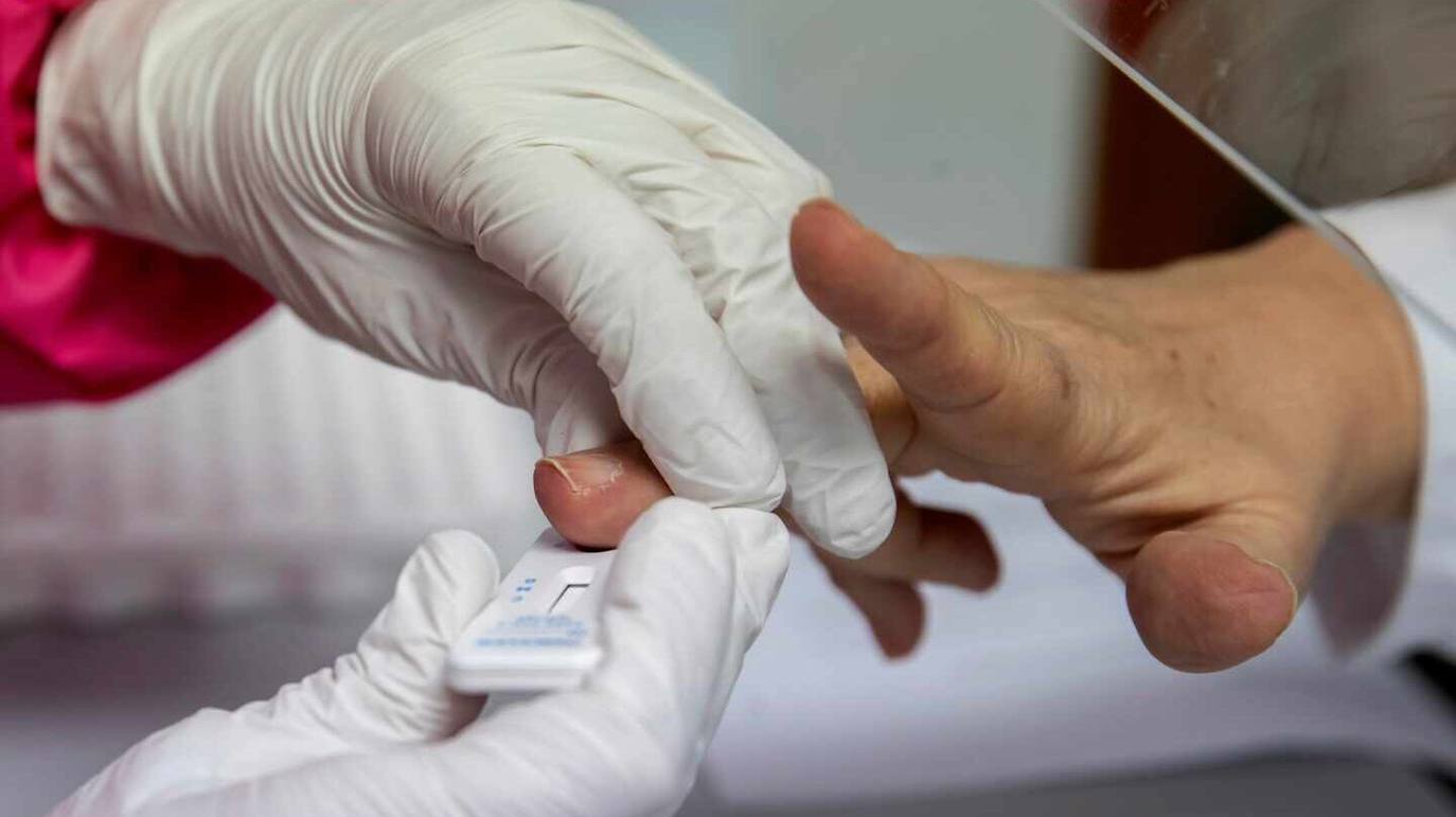 Estos test rápidos detectan los anticuerpos mediante una muestra de sangre 