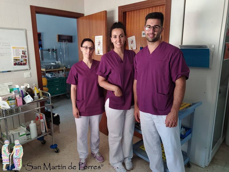 Mª Ángeles, Ana y Francisco forman el equipo de enfermería de San Martín de Porres 