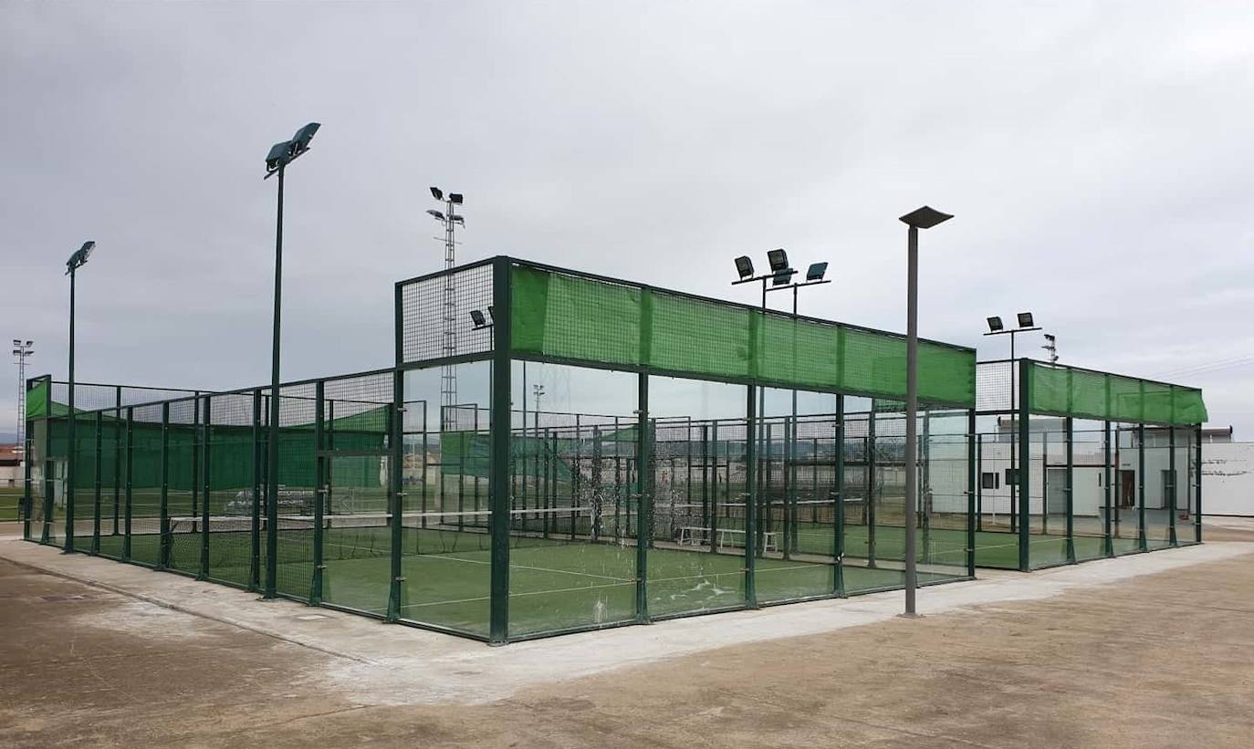 Pistas de pádel de Miajadas antes de comenzar las obras de la cubierta 