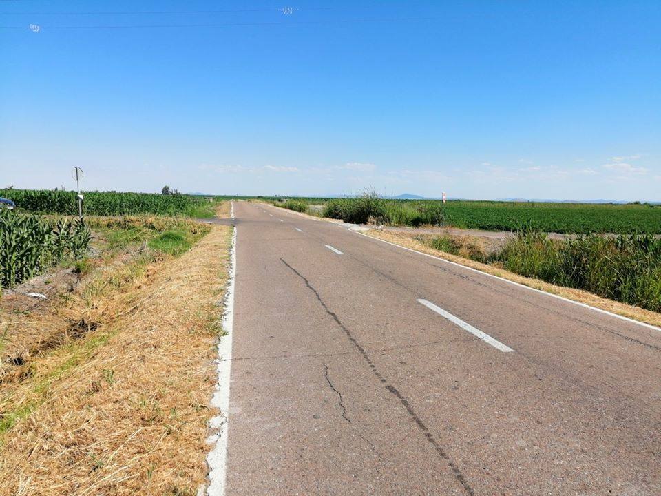 Desbroce de cunetas para mejorar la visibilidad en las carreteras 