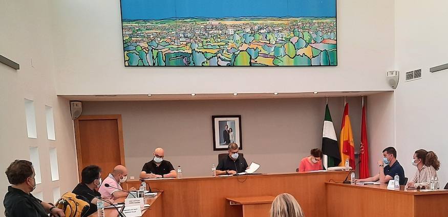 Una de las sesiones plenarias celebradas en el Ayuntamiento de Miajadas 