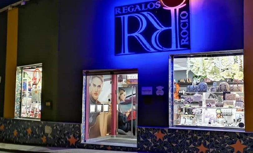 La tienda miajadeña Regalos Rocío dispone de mochilas, estuches y diverso material escolar 