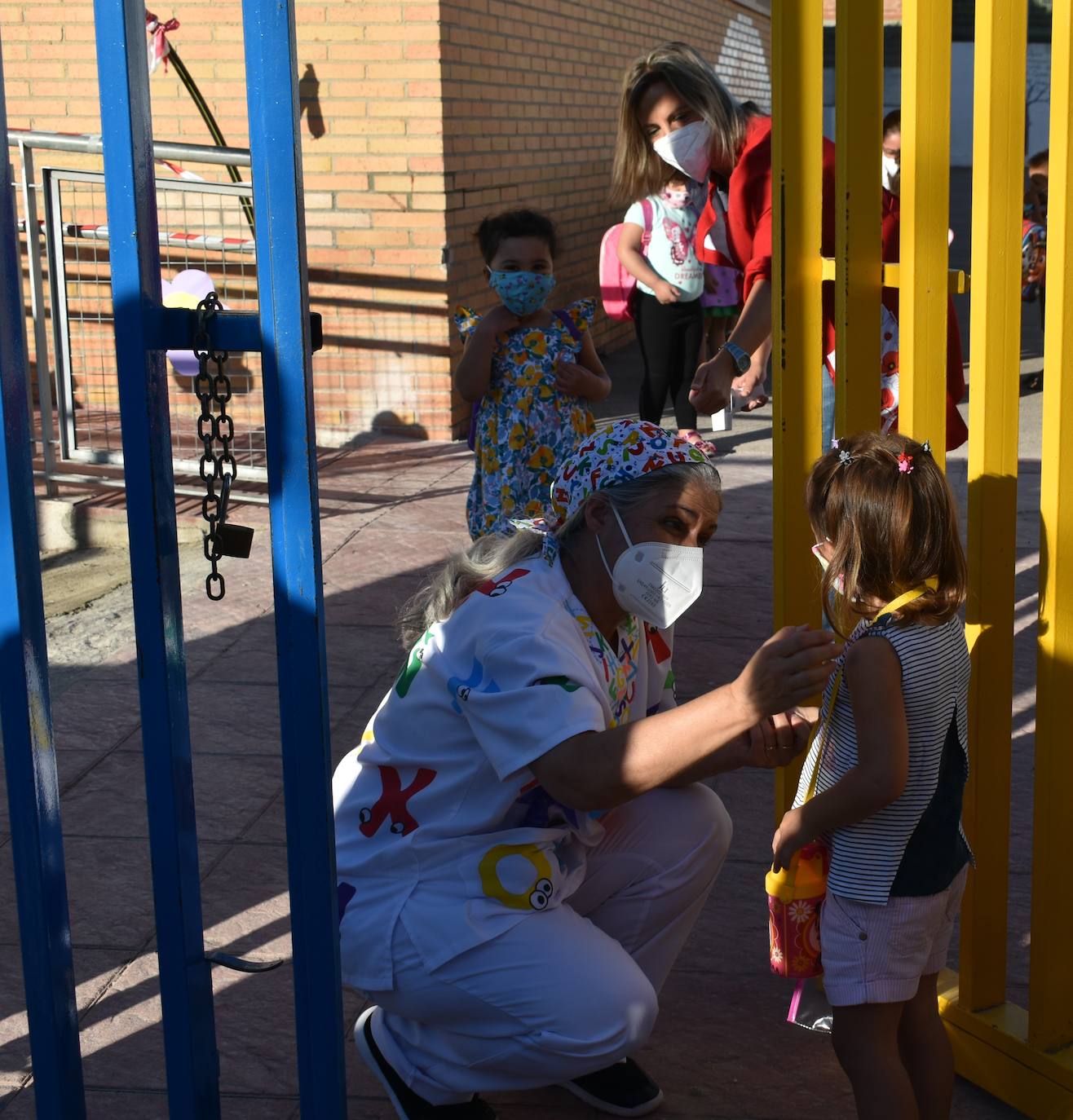 Los colegios miajadeños García Siñeriz, Nuestra Señora de Guadalupe y Sagrado Corazón de Jesús y María Inmaculada, junto con el IES Gonzalo Torrente Ballester y los centros de educación infantil, han abierto sus puertas para dar la bienvenida a sus alumnos, una bienvenida más calurosa que nunca: «Tenemos que intentarlo».