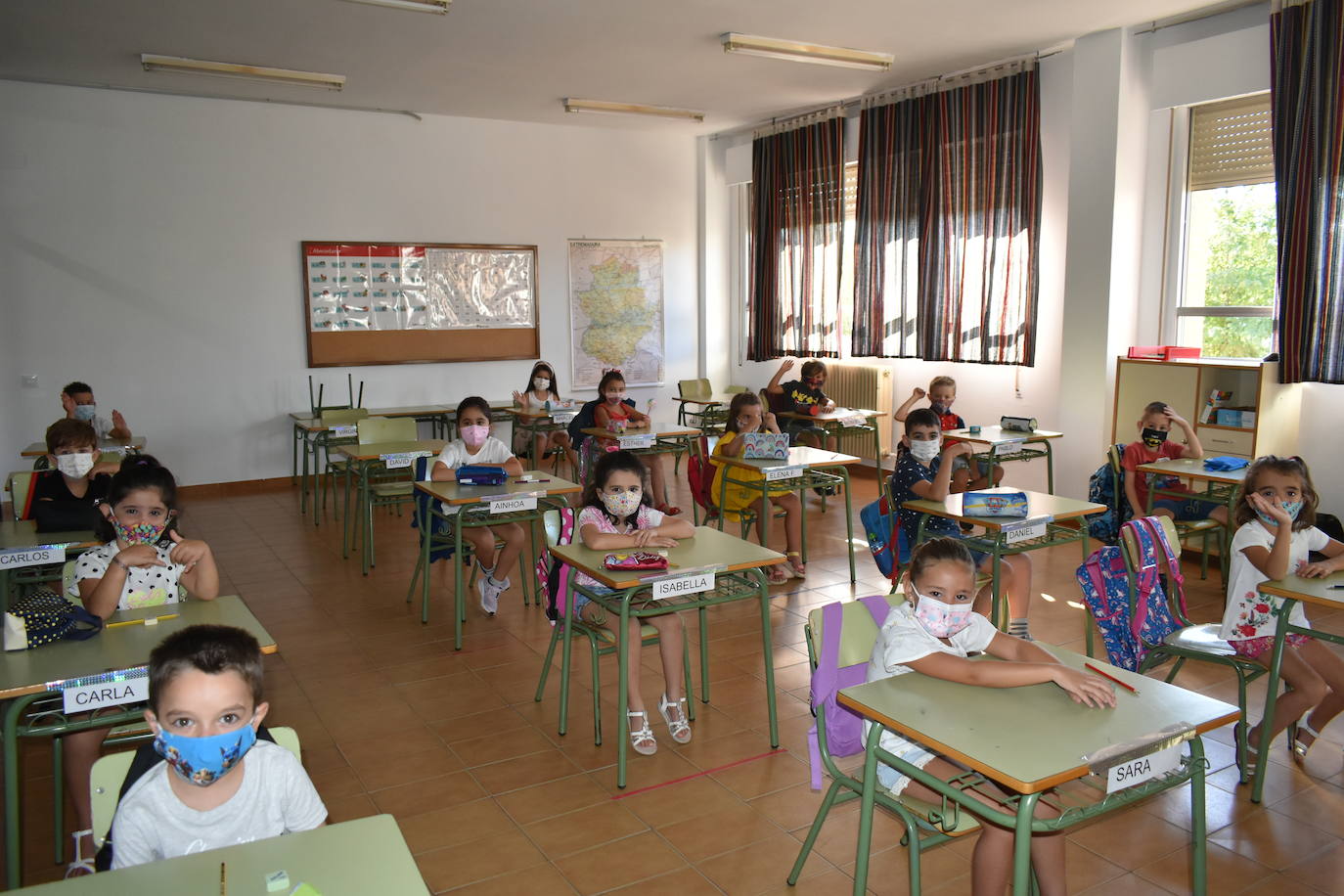 Los colegios miajadeños García Siñeriz, Nuestra Señora de Guadalupe y Sagrado Corazón de Jesús y María Inmaculada, junto con el IES Gonzalo Torrente Ballester y los centros de educación infantil, han abierto sus puertas para dar la bienvenida a sus alumnos, una bienvenida más calurosa que nunca: «Tenemos que intentarlo».