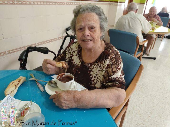 Han degustado para desayunar un tazón de chocolate con dulces 