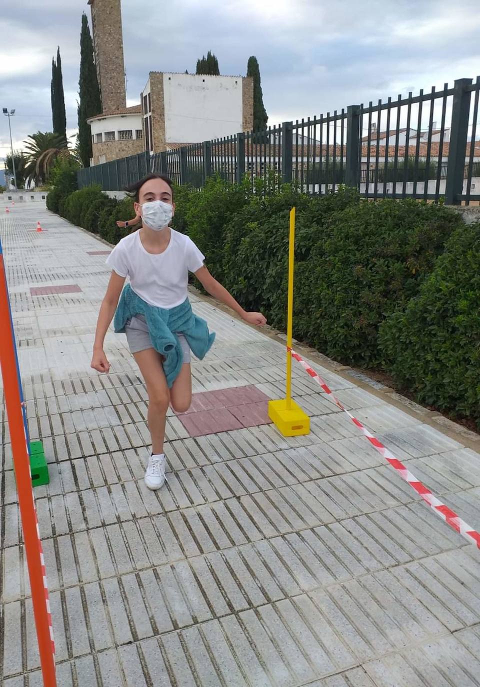 Gymkanas, juegos tradicionales, concursos de lanzamiento de anillas para pequeños y mayores, torneo de petanca y el concierto de Aurelio Gallardo han hecho que los alonseños disfruten de sus fiestas patronales de una forma diferente. 