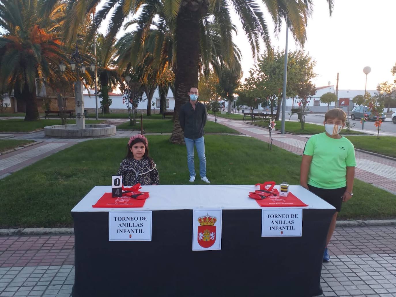 Gymkanas, juegos tradicionales, concursos de lanzamiento de anillas para pequeños y mayores, torneo de petanca y el concierto de Aurelio Gallardo han hecho que los alonseños disfruten de sus fiestas patronales de una forma diferente. 