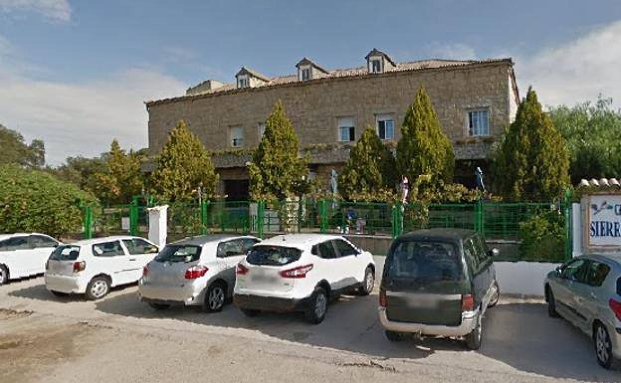Residencia Sierra de San Pedro, situada junto a la N-630 