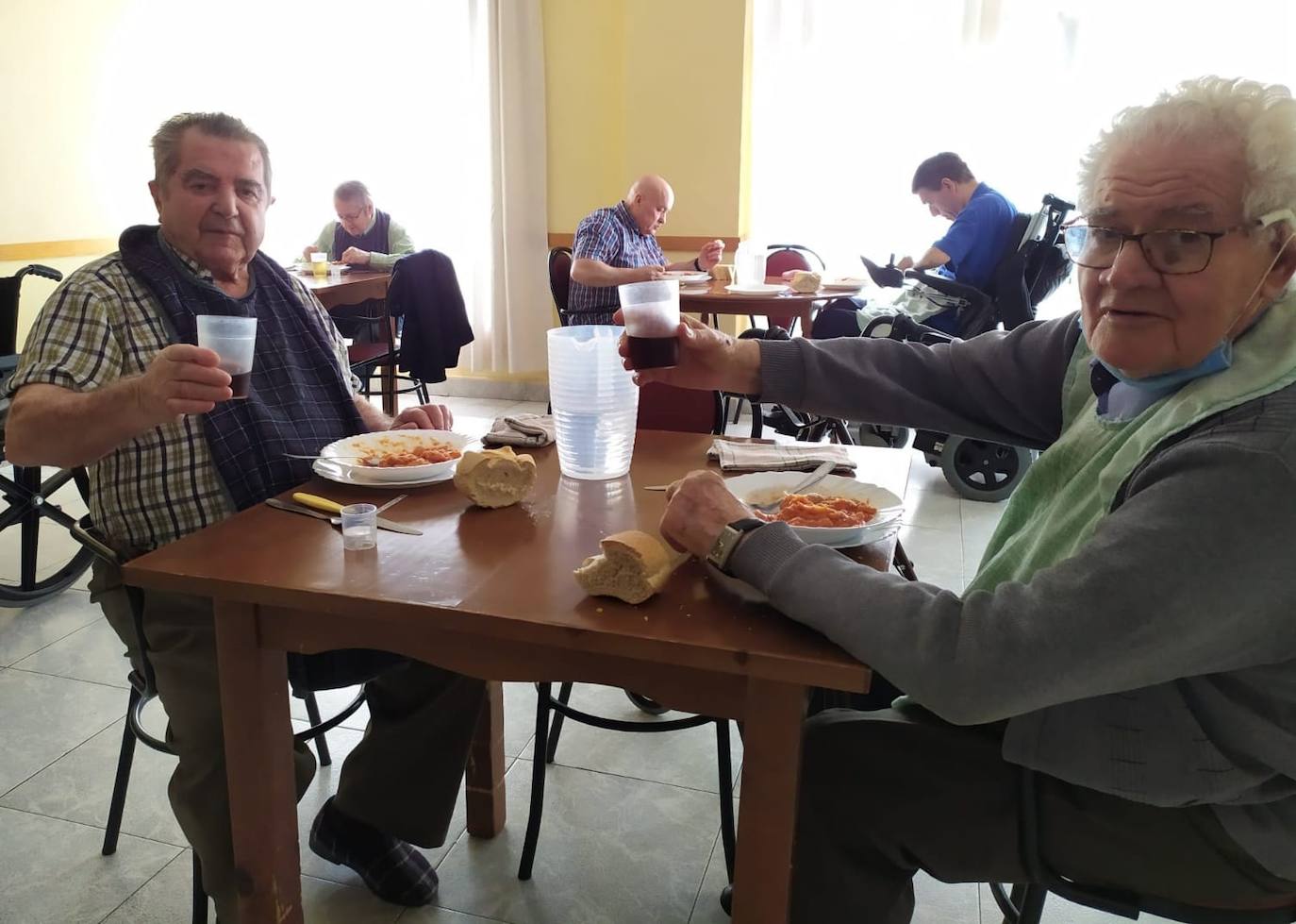 Los mayores de Novoger celebraron su Día Internacional