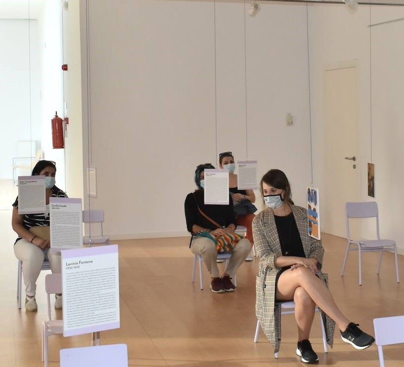 El Palacio Obispo Solís de Miajadas ha acogido durante las dos últimas semanas la exposición 'Mujeres artistas: 500 años, 2 décadas', de la artista extremeña Virginia Rivas. 500 años de arte femenino, de ingenio femenino, de talento femenino, de lucha femenina,... 500 años de grandes mujeres valientes. 