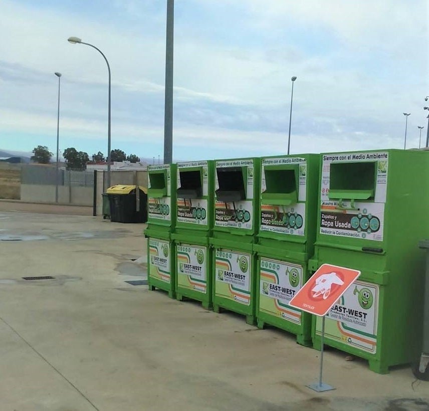 Contenedores situados en el Punto Limpio de Miajadas 