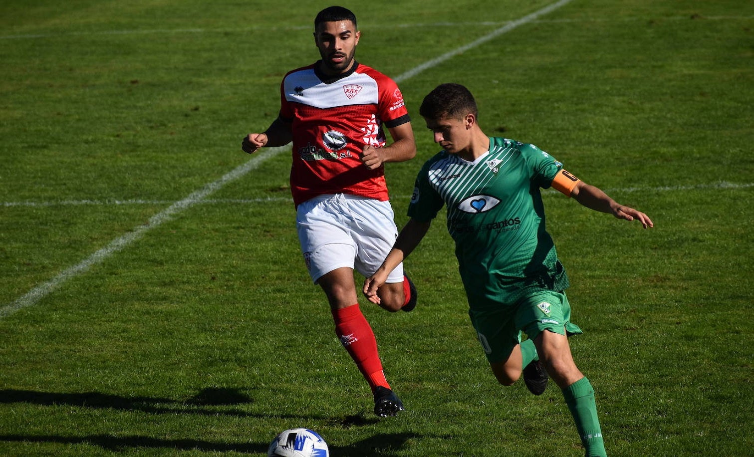 El C.D. Miajadas ha conseguido dar la vuelta al marcador y arrebatarle el partido a la U.D. Fuente de Cantos con un 2-1, que remontó el gol de Lyvann en el primer minuto de partido con un controvertido tanto de Edu Salles y un sentenciador gol de Matheus 