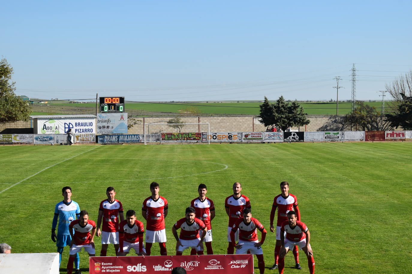 El C.D. Miajadas ha conseguido dar la vuelta al marcador y arrebatarle el partido a la U.D. Fuente de Cantos con un 2-1, que remontó el gol de Lyvann en el primer minuto de partido con un controvertido tanto de Edu Salles y un sentenciador gol de Matheus 