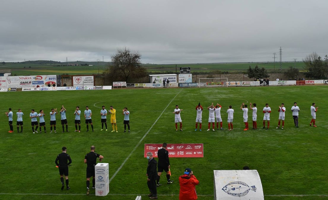 El Miajadas se reafirma como tercero de grupo tras el partido disputado ante el Trujillo, en el que, aunque Bryan aventajaba el marcador para los trujillanos, Edu Salles se encargó de igualar el partido para sentenciarlo en el 93, consiguiendo la victoria miajadeña a 2-1. 