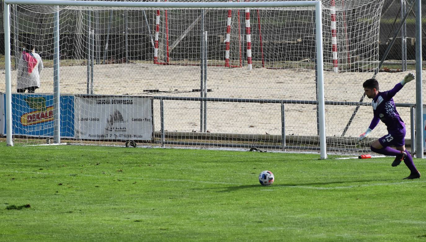 El Miajadas se reafirma como tercero de grupo tras el partido disputado ante el Trujillo, en el que, aunque Bryan aventajaba el marcador para los trujillanos, Edu Salles se encargó de igualar el partido para sentenciarlo en el 93, consiguiendo la victoria miajadeña a 2-1. 
