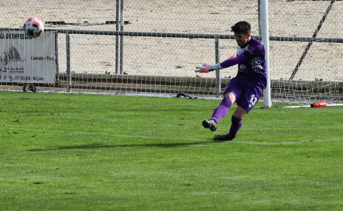 El Miajadas se reafirma como tercero de grupo tras el partido disputado ante el Trujillo, en el que, aunque Bryan aventajaba el marcador para los trujillanos, Edu Salles se encargó de igualar el partido para sentenciarlo en el 93, consiguiendo la victoria miajadeña a 2-1. 