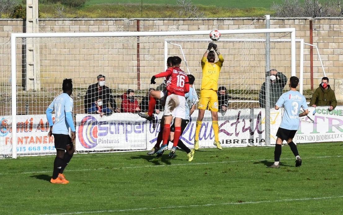 El Miajadas se reafirma como tercero de grupo tras el partido disputado ante el Trujillo, en el que, aunque Bryan aventajaba el marcador para los trujillanos, Edu Salles se encargó de igualar el partido para sentenciarlo en el 93, consiguiendo la victoria miajadeña a 2-1. 