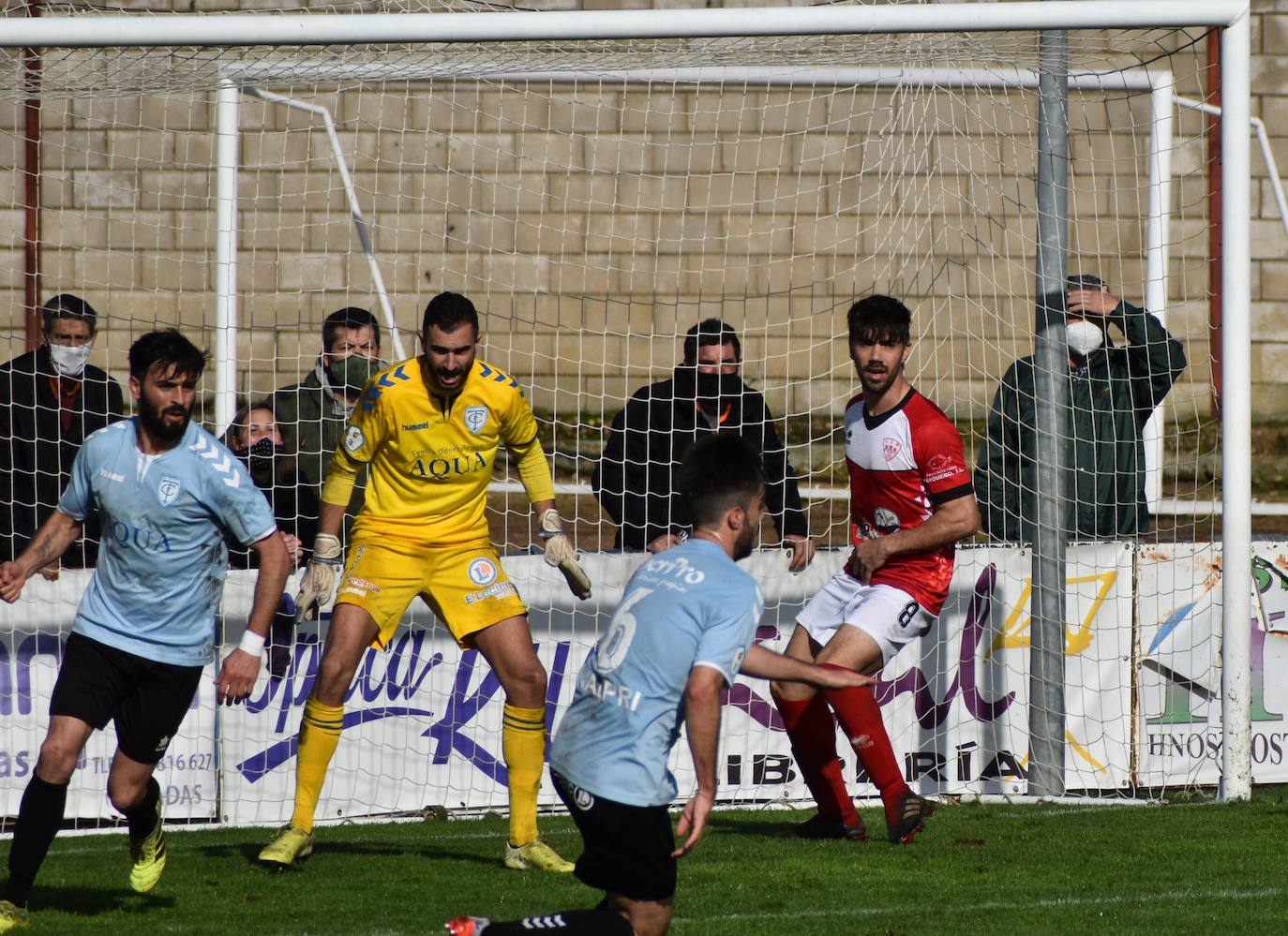 El Miajadas se reafirma como tercero de grupo tras el partido disputado ante el Trujillo, en el que, aunque Bryan aventajaba el marcador para los trujillanos, Edu Salles se encargó de igualar el partido para sentenciarlo en el 93, consiguiendo la victoria miajadeña a 2-1. 