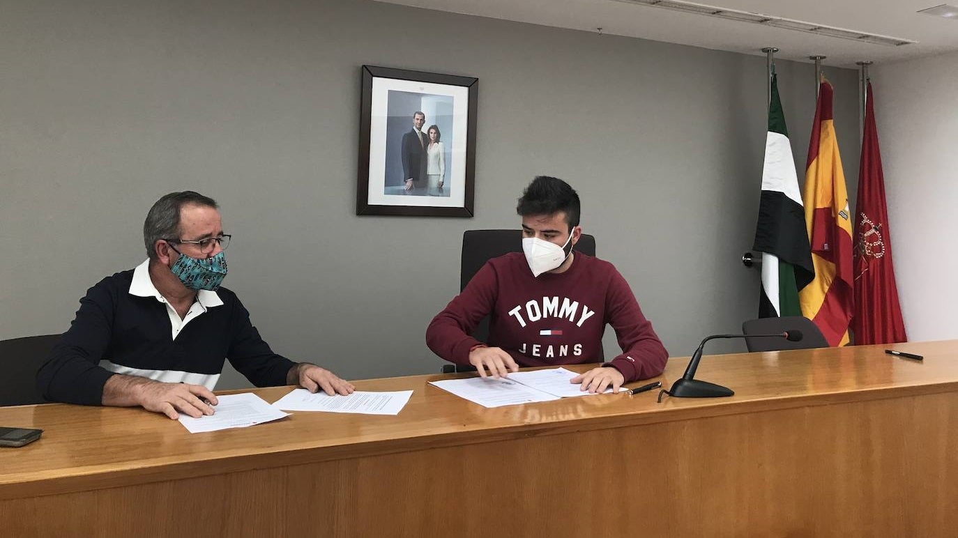 Convenio entre A.D. Talleres Anglo de fútbol y la concejalía de Deportes 