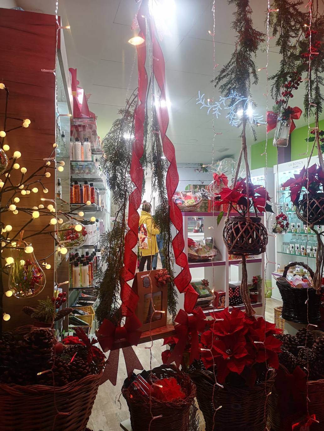 El I concurso fotográfico navideño del comercio de Miajadas 2020 ha dejado atrás un amargo año de la forma más dulce, esperanzadora y soñadora. 