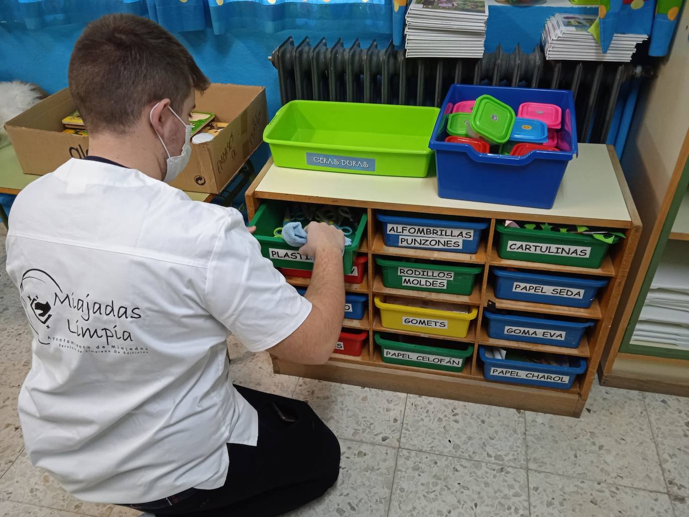 El personal de limpieza ha desinfectado cada rincón de los centros educativos 