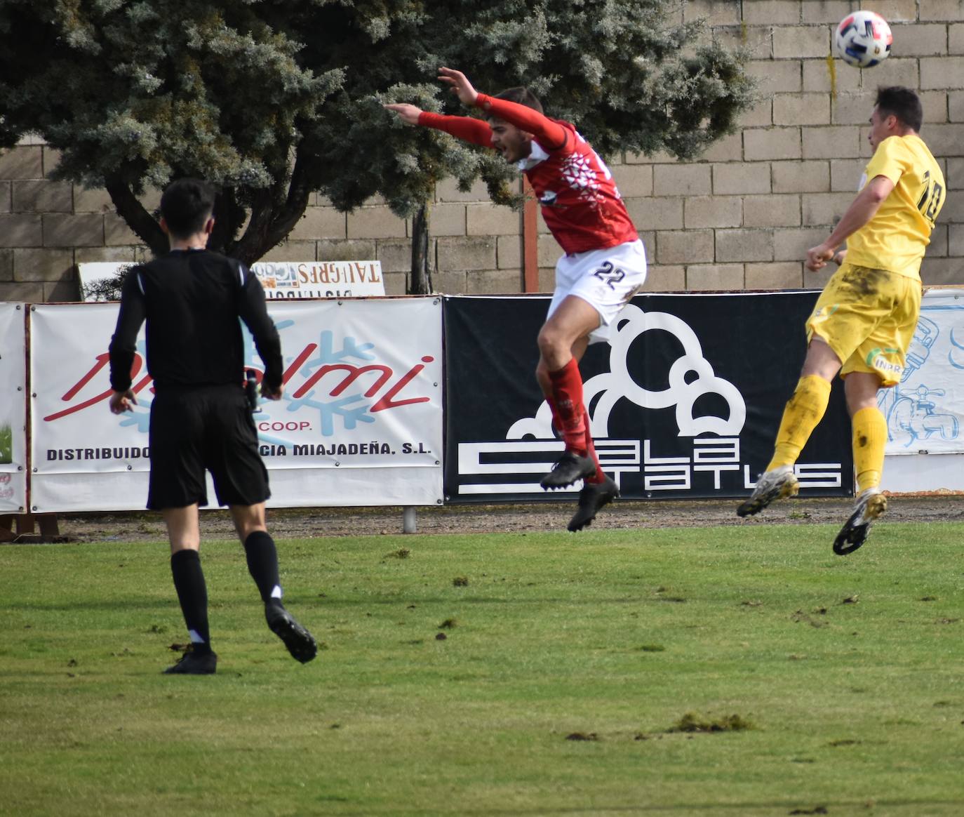 Un gol de cabeza de Matheus, un penalti de Salles y uno del brasileño al regate con el guardameta valverdeño, junto con otro penalti por Aitor fueron los tantos que dieron movimiento al partido. 