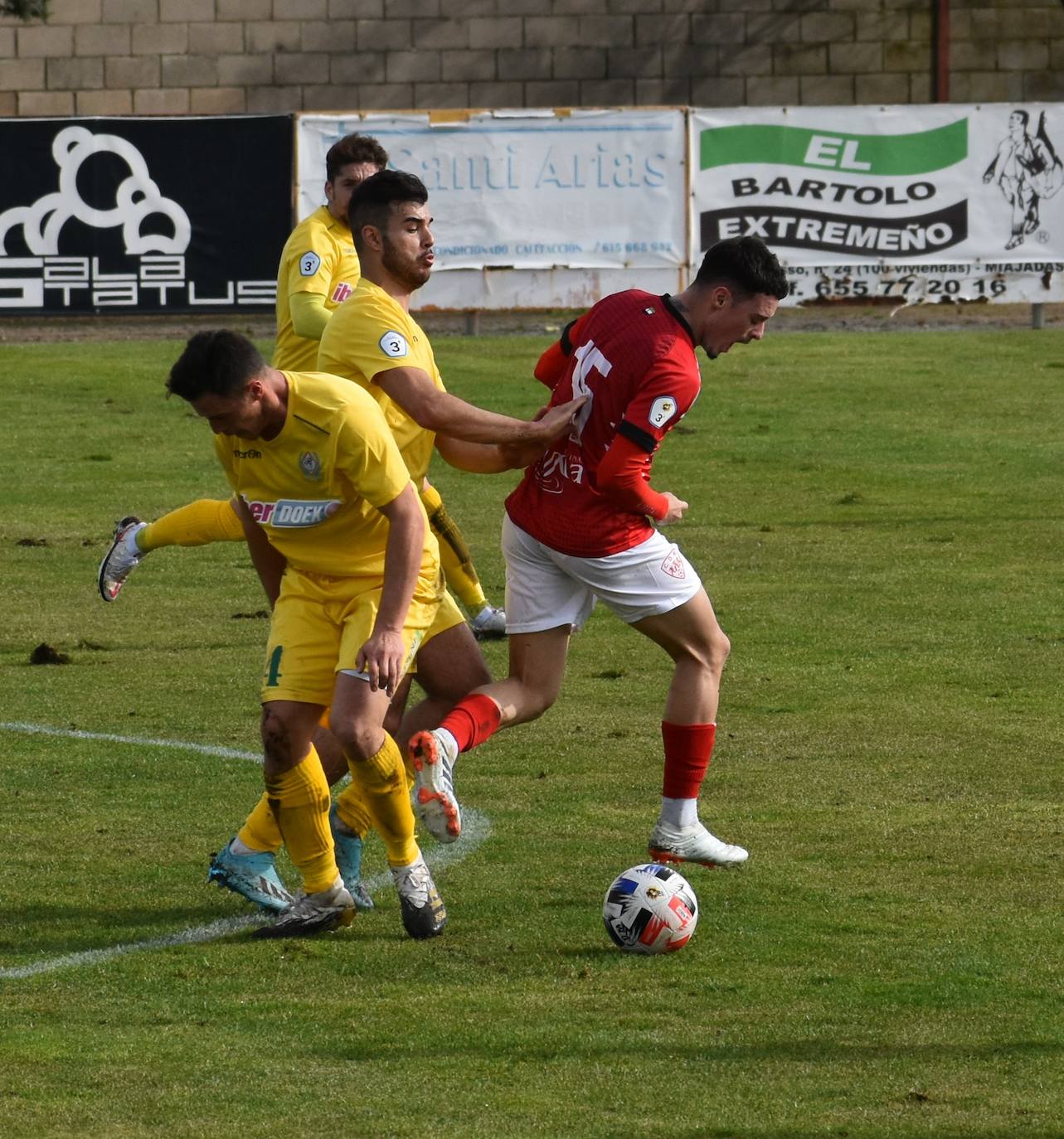 Un gol de cabeza de Matheus, un penalti de Salles y uno del brasileño al regate con el guardameta valverdeño, junto con otro penalti por Aitor fueron los tantos que dieron movimiento al partido. 