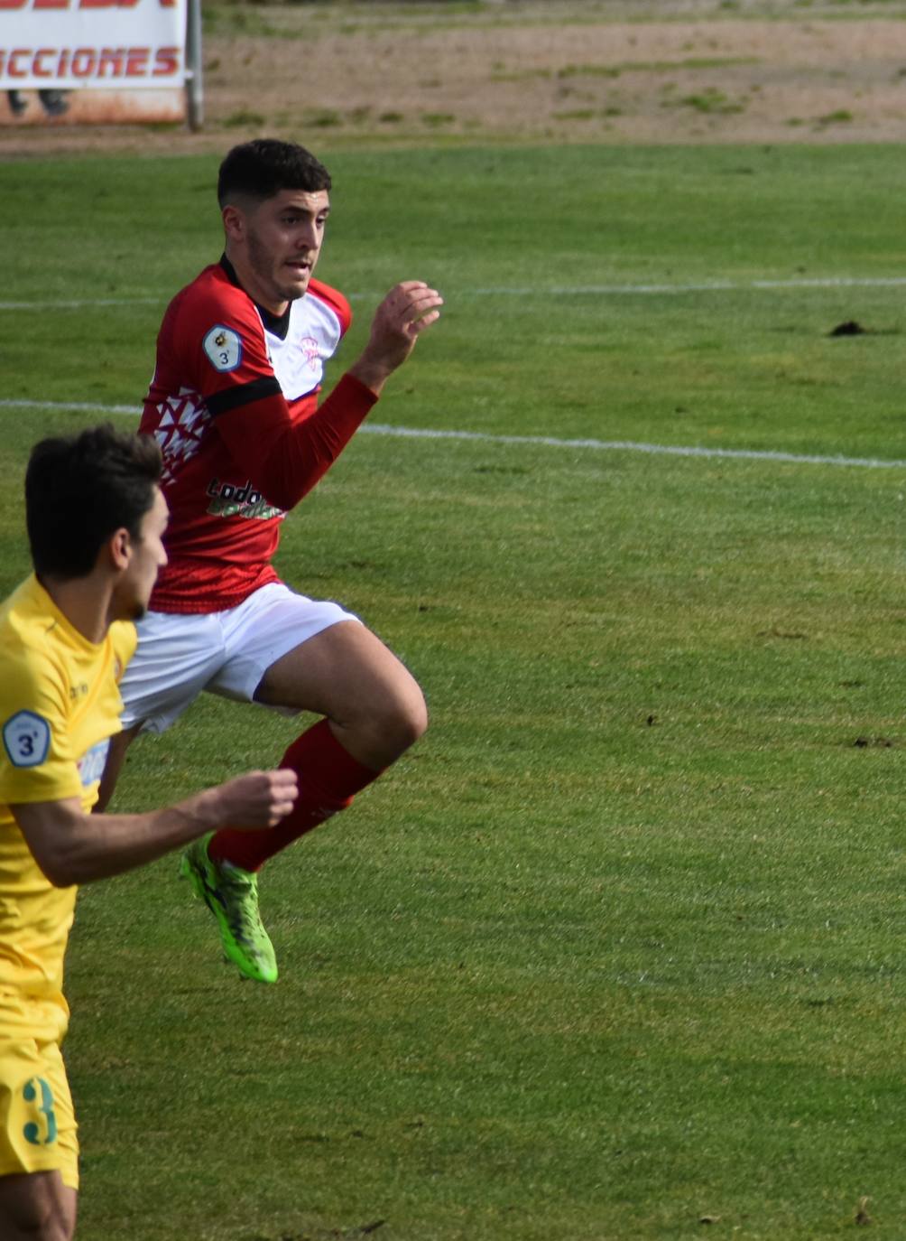 Un gol de cabeza de Matheus, un penalti de Salles y uno del brasileño al regate con el guardameta valverdeño, junto con otro penalti por Aitor fueron los tantos que dieron movimiento al partido. 