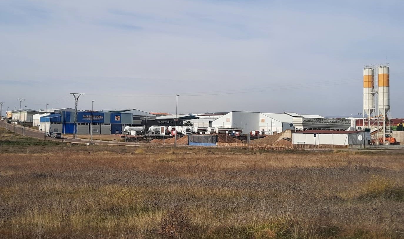 Opinión «Desde la distancia: Echemos una larga pensada, a ser posible juntos, en cómo industrializar Extremadura»