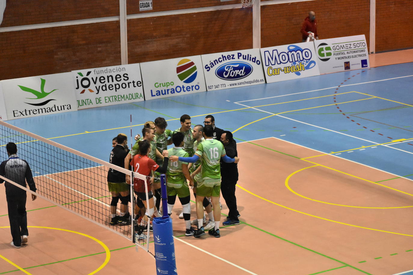 El equipo miajadeño celebra su victoria 