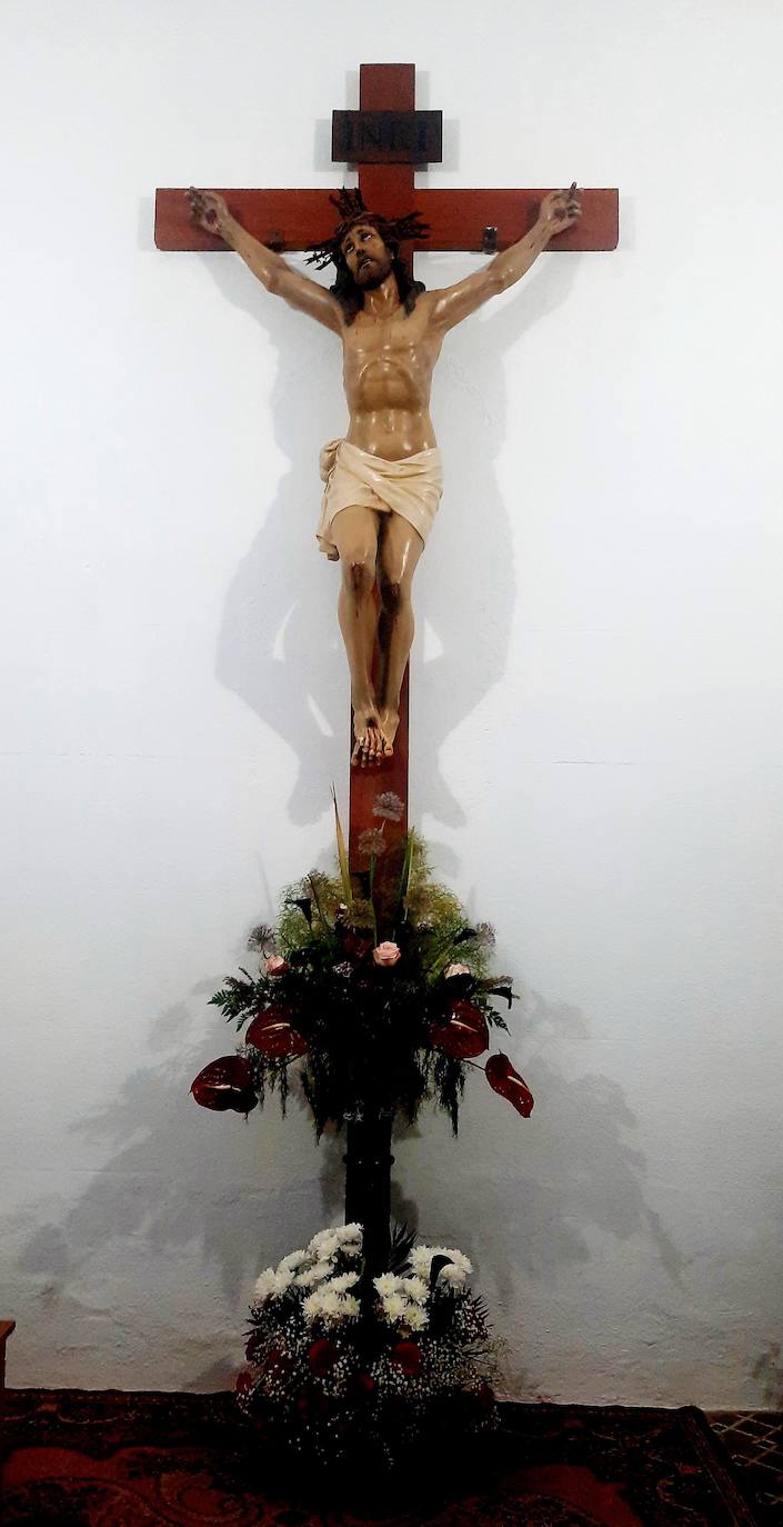 Miajadas ha vivido esta Semana Santa atípica en el interior de los templos, centrada en una 'reflexión interior'. Una situación que consideran una 'lección de vida' para entender y profundizar aspectos de la vida como el amor, la entrega, la pasión y la cruz presentes en los misterios de la vida de Cristo. 