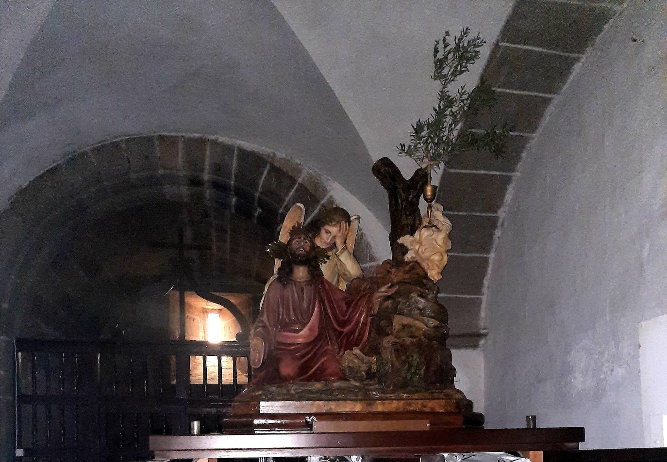 Miajadas ha vivido esta Semana Santa atípica en el interior de los templos, centrada en una 'reflexión interior'. Una situación que consideran una 'lección de vida' para entender y profundizar aspectos de la vida como el amor, la entrega, la pasión y la cruz presentes en los misterios de la vida de Cristo. 