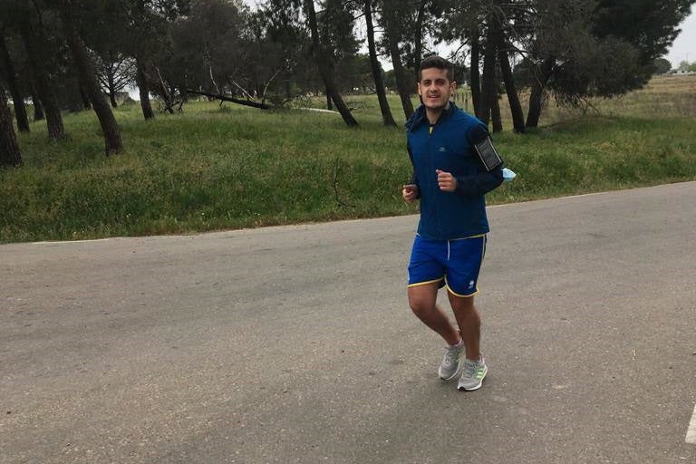 Ayer, 6 de abril, se celebró el Día Internacional del Deporte para el Desarrollo y la Paz, y los miajadeños se volcaron para poner su granito de arena. El Área de Deportes recibió una amplia respuesta a su propuesta convertida en fotografías de todos los deportistas con los que Miajadas tiene la suerte de contar. Voleibol, baloncesto, ciclismo, pádel, marcha, senderismo, running, ping pong, patinaje,... Todo lo que contribuya a la salud física es bienvenido. 