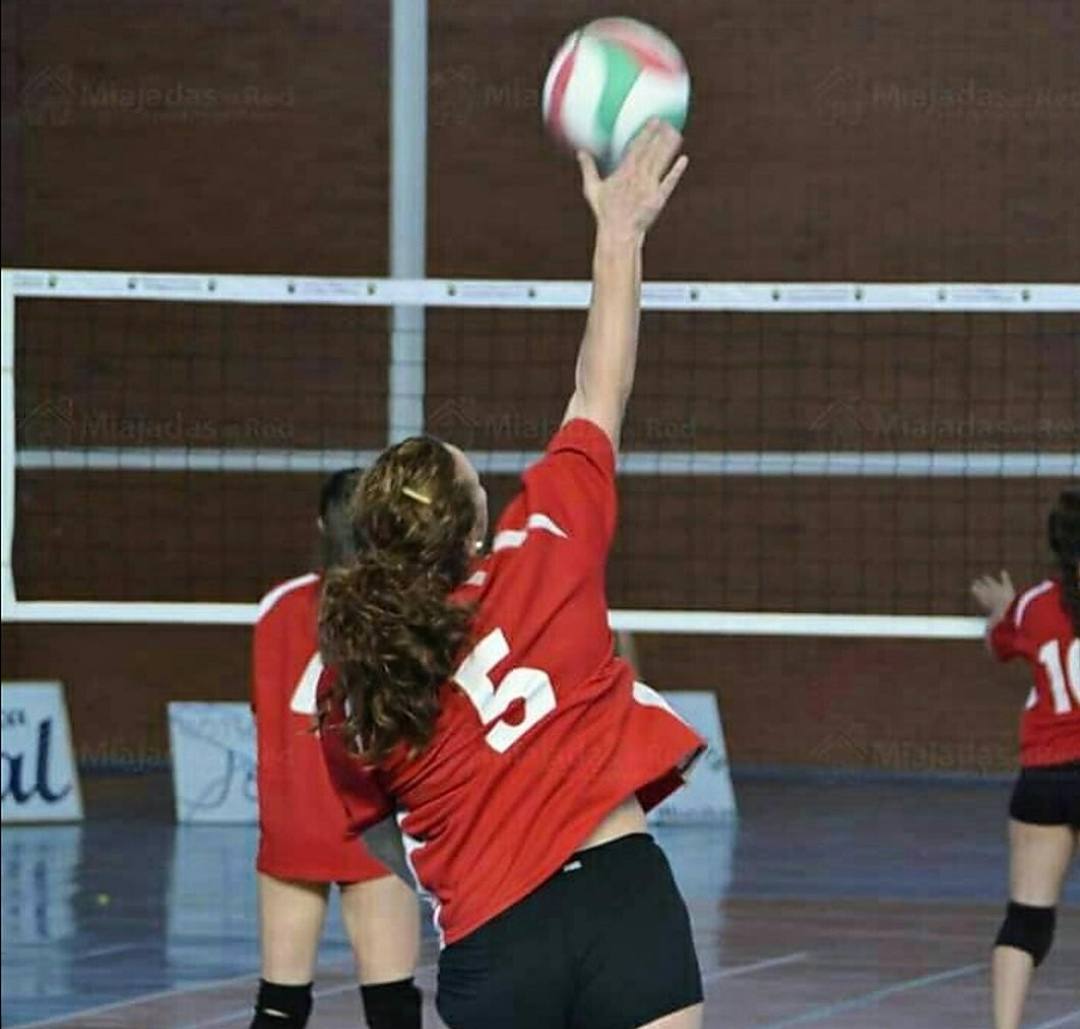 Ayer, 6 de abril, se celebró el Día Internacional del Deporte para el Desarrollo y la Paz, y los miajadeños se volcaron para poner su granito de arena. El Área de Deportes recibió una amplia respuesta a su propuesta convertida en fotografías de todos los deportistas con los que Miajadas tiene la suerte de contar. Voleibol, baloncesto, ciclismo, pádel, marcha, senderismo, running, ping pong, patinaje,... Todo lo que contribuya a la salud física es bienvenido. 