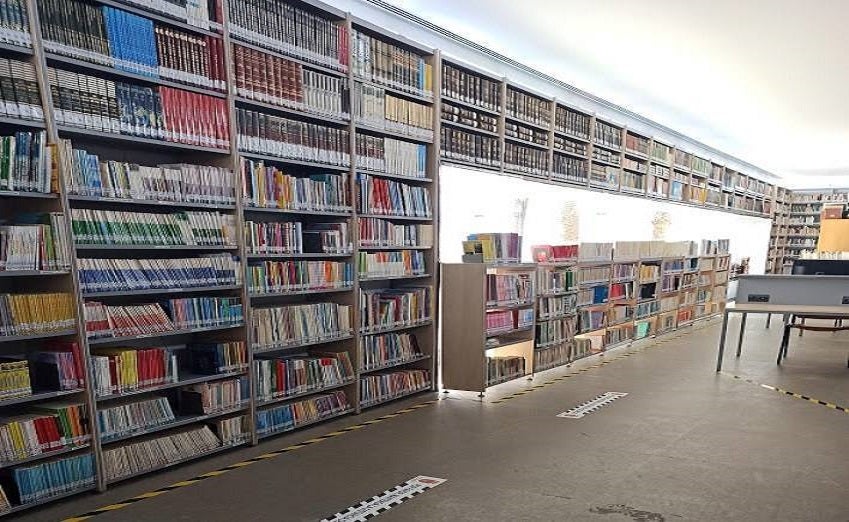 Interior de la biblioteca de Miajadas 