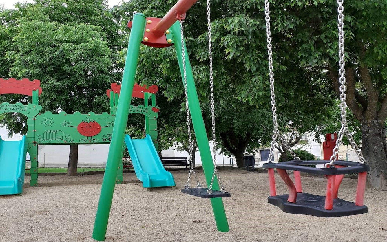 Columpio repuesto en el Parque Pozo Vela 