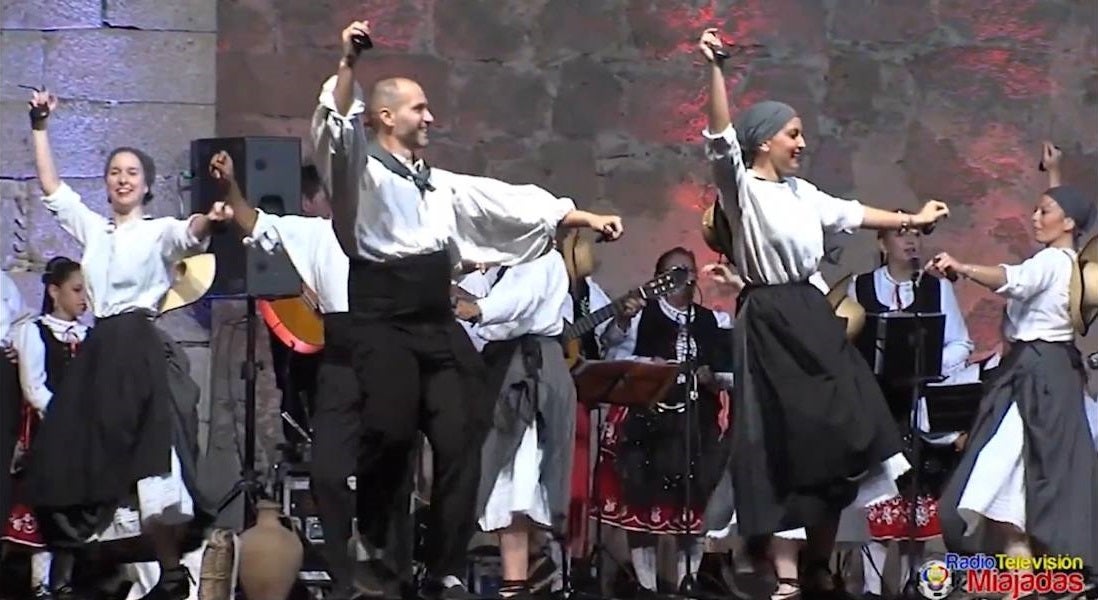Grupo de Coros y Danzas 'La Dehesilla' de Miajadas 