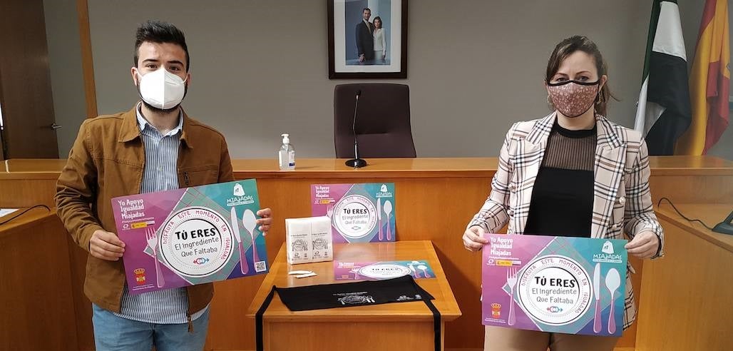 Jesús Sánchez, concejal de Desarrollo local, e Isabel Ruiz, concejala de la Mujer e Igualdad, presentan la campaña. 