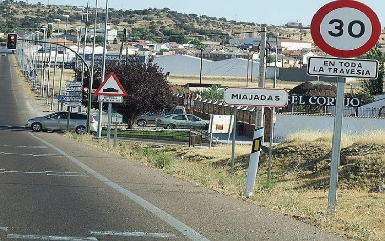 Entrada a Miajadas por la carretera de Don Benito (imagen de archivo) 